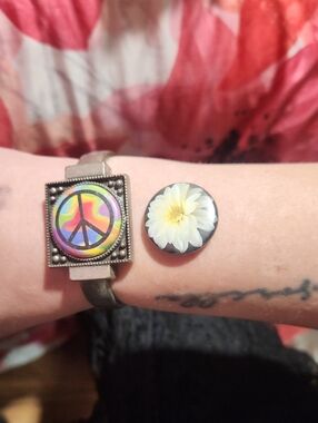 Multicolor Peace Sign Snap Bracelet - Women’s Fashion Jewelry